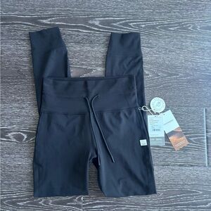 Vuori Black Daily Long Leggings with Drawstring Size Small